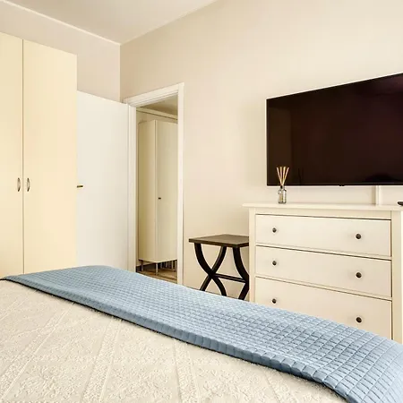 Apartment Elegant One-bedroom In Porta Romana Milan