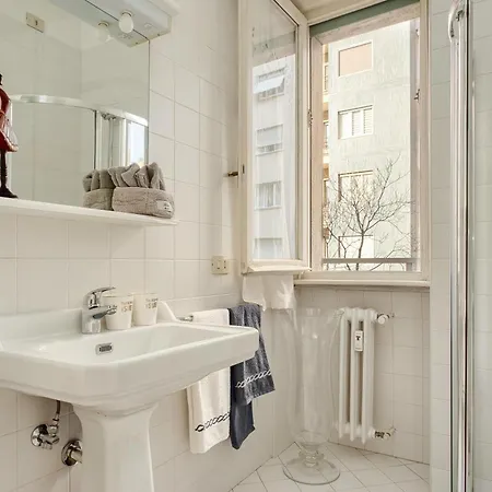 Elegant One-bedroom In Porta Romana * Milan